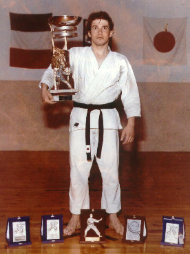 M° Francesco Bonometti, allora 2° dan, vincitore assolutodel 1° Trofeo Taiji Kase nel 1979.